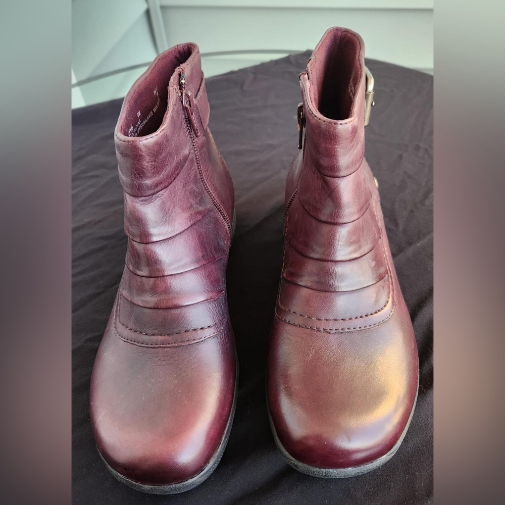 Size 6M Clarks